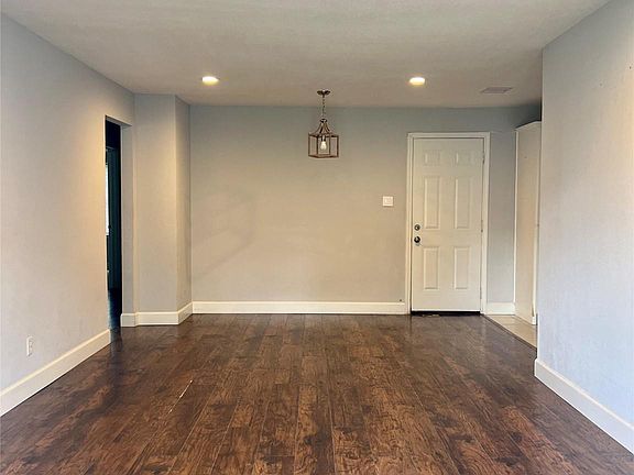 2nd image of 3302 Dartmouth Dr
