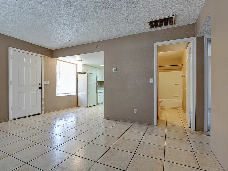 9631 N 12th Ave #201 — Photo 8