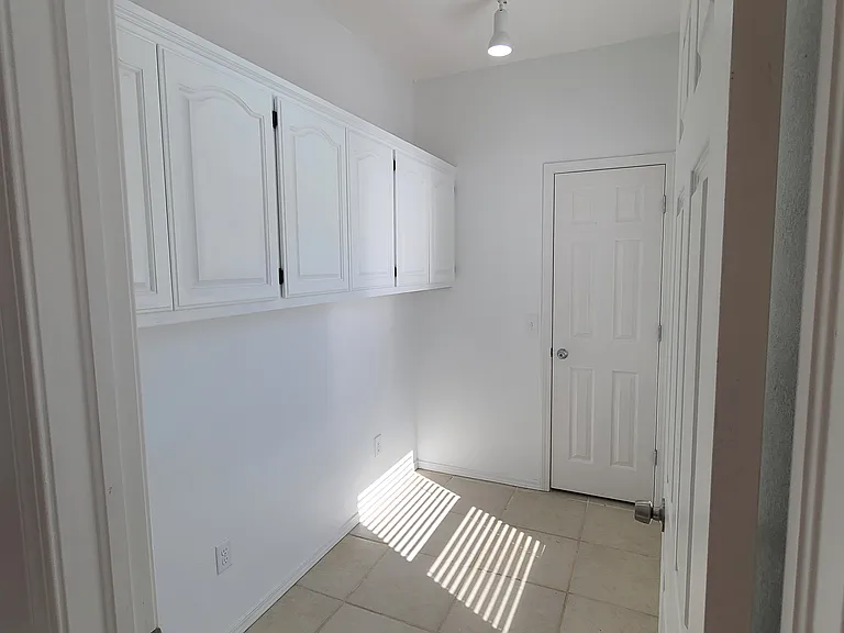 Bonus room adjacent to kitchen, can be used for storage, small office or playroom