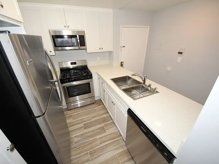 10615 Rose Ave — Photo 32