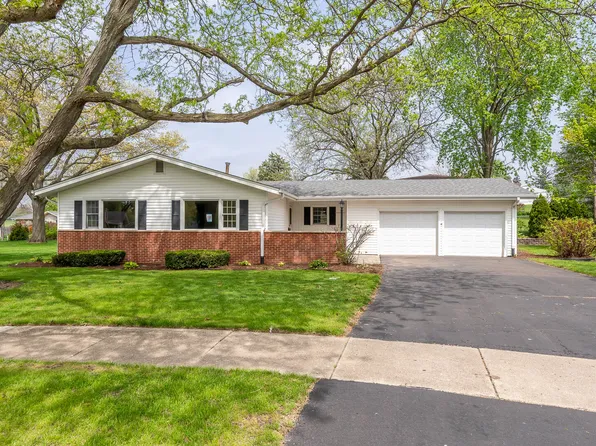 8 Candlewick Ct, North Aurora, IL 60542