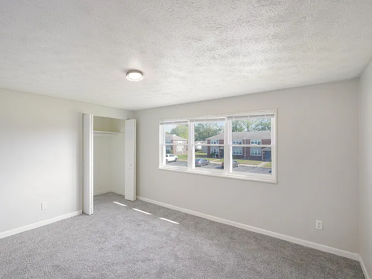 Columbus Crossing Townhomes — Photo 15
