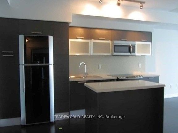4th image of 386 Yonge St #1909