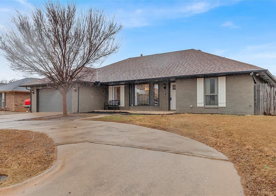 1st image of 609 SW 104th Pl