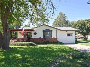 410 Peach St, Burkburnett, TX 76354