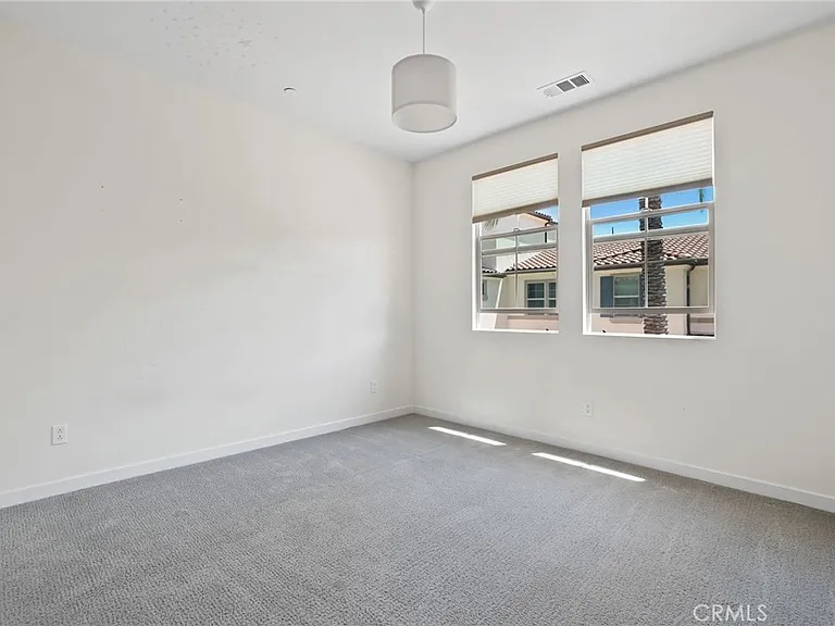 216 Finch — Photo 21