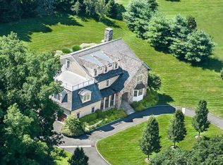 28 Wallacks Ln, Stamford, CT 06902