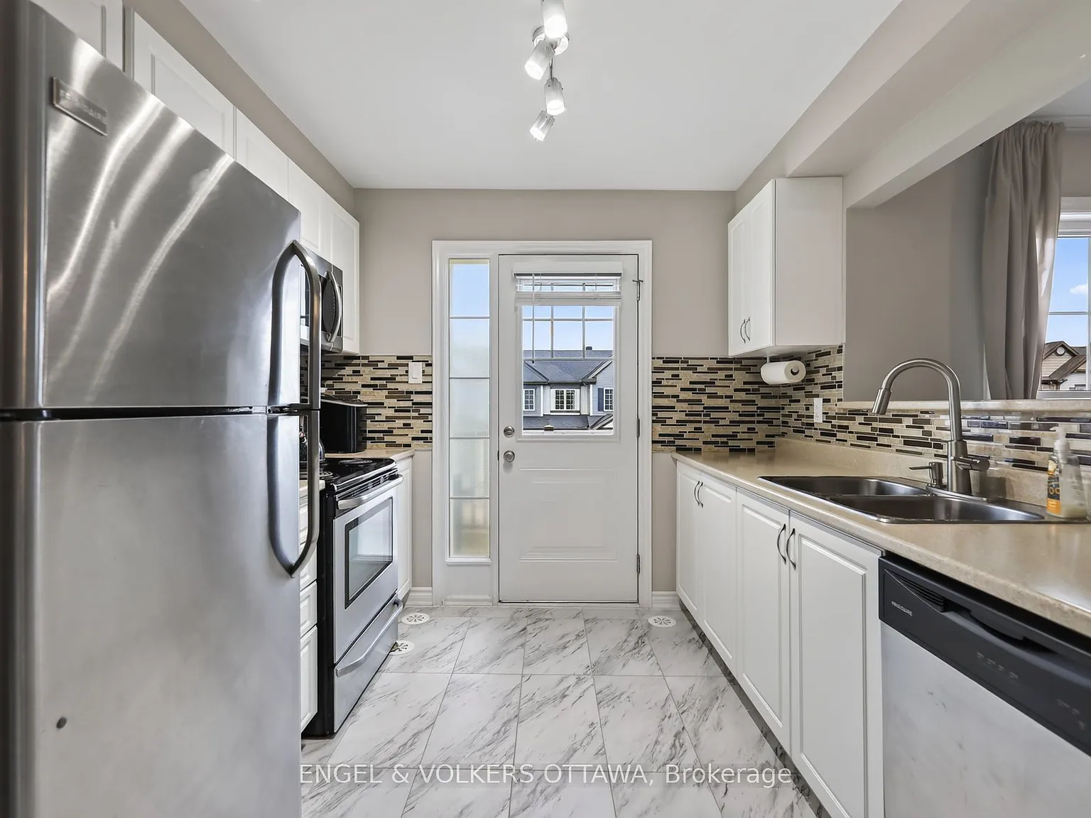 2 bed, $2,300 — Photo 4