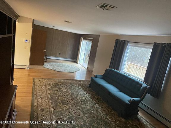 3rd image of 5 Oakham Ct