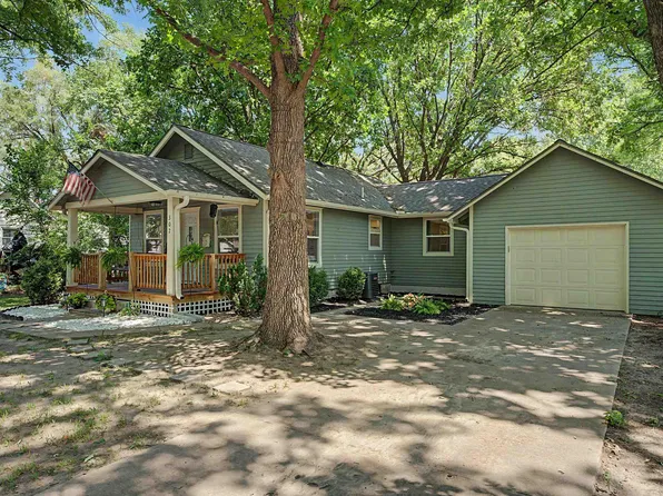 302 Masche St, Silver Lake, KS 66539
