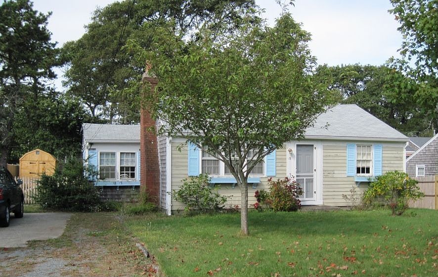 2nd image of 13 Naushon Rd