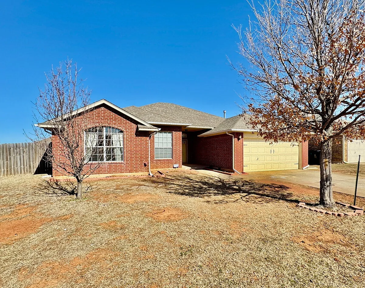 4 bed, 2.0 bath, 1893 sqft, $1,800 — Photo 2