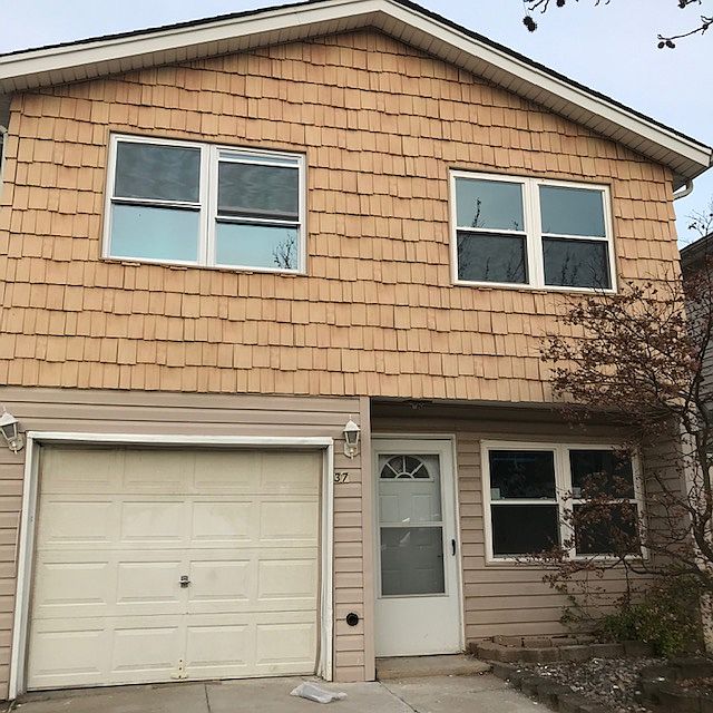 1st image of 37 Sandalwood Dr
