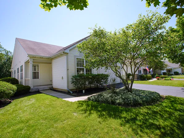 2241 Carillon Dr, Grayslake, IL 60030