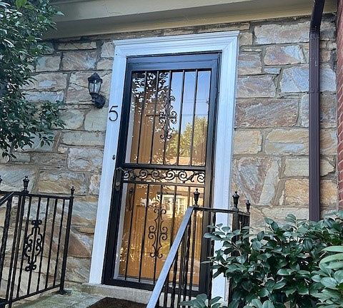 2nd image of 5 E Rosemont Ave