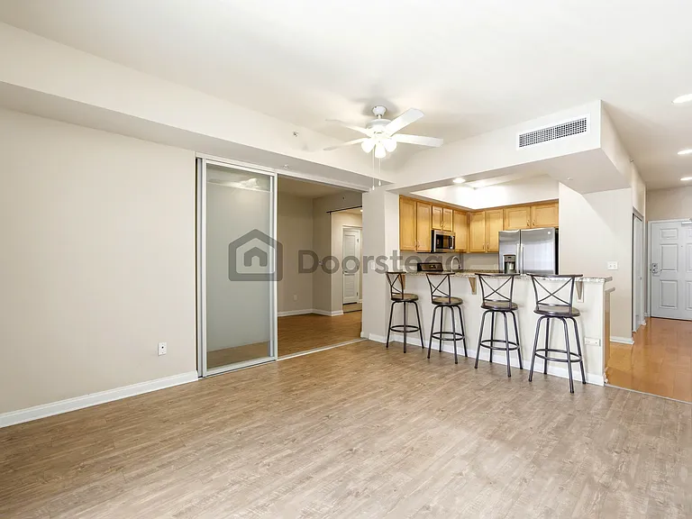 450 J St #5101 — Photo 17