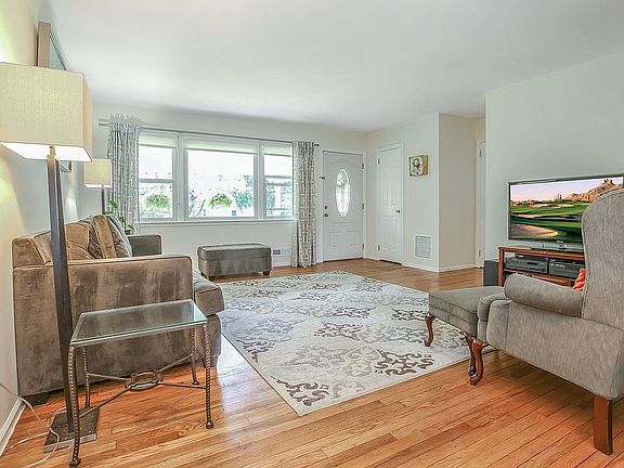 Alt view of living rm
