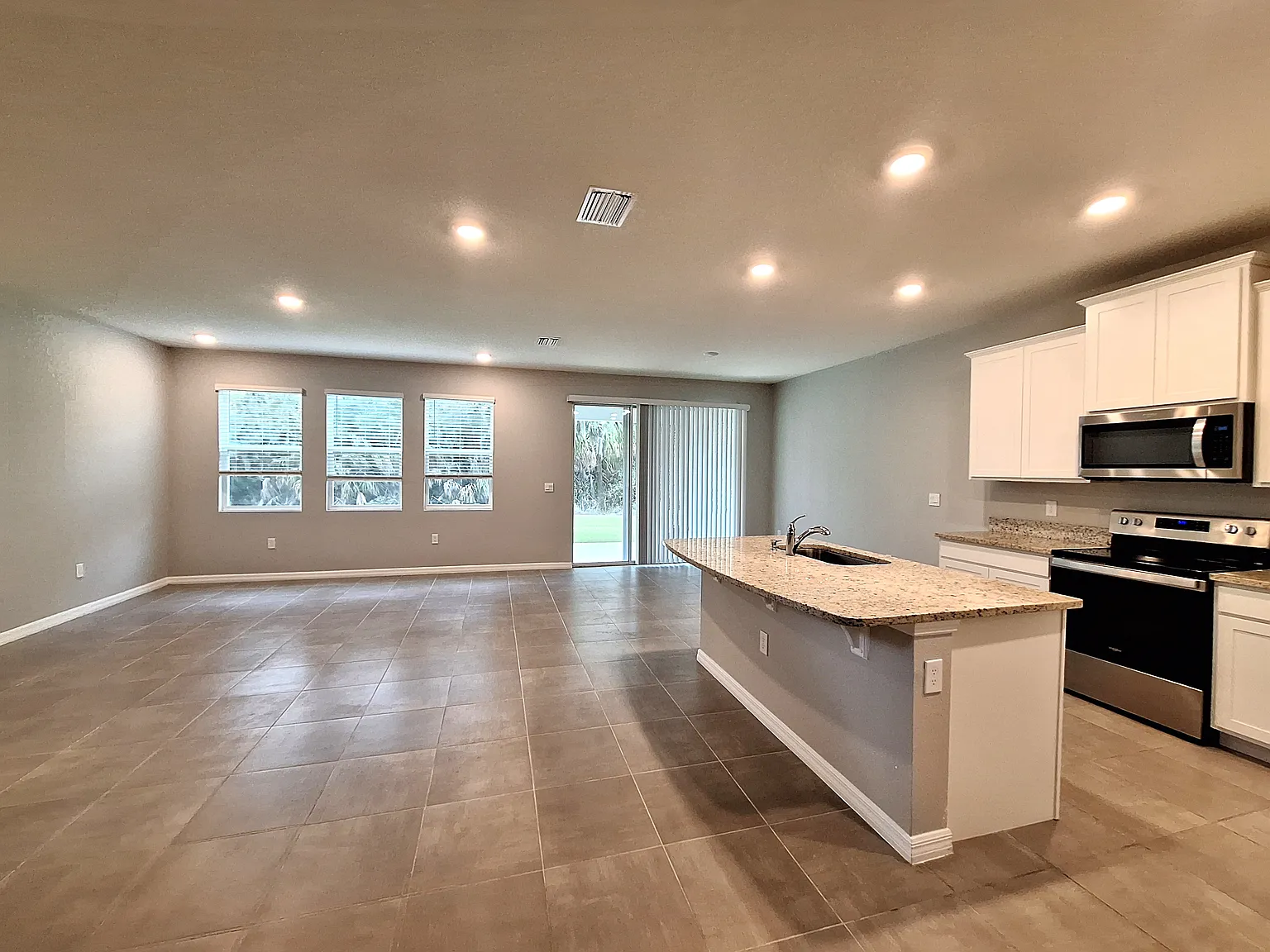 5 bed, 3156 sqft, $3,200 — Photo 4