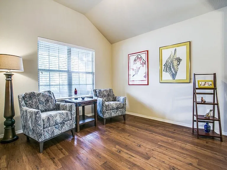 10333 Bradshaw Dr — Photo 3