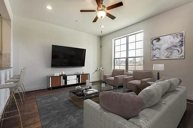 1365 Madison Ave — Photo 4