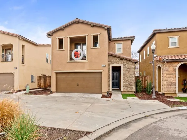 1292 Piazza Ln, Clovis, CA 93612