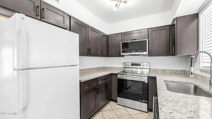 765 N Arrowhead Dr #1 — Photo 3
