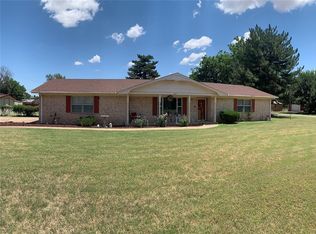 610 N 3rd St, Mountain View, OK 73062