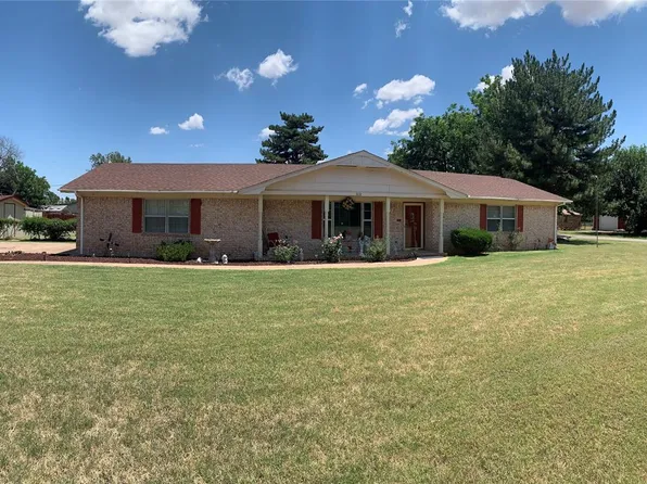 610 N 3rd St, Mountain View, OK 73062