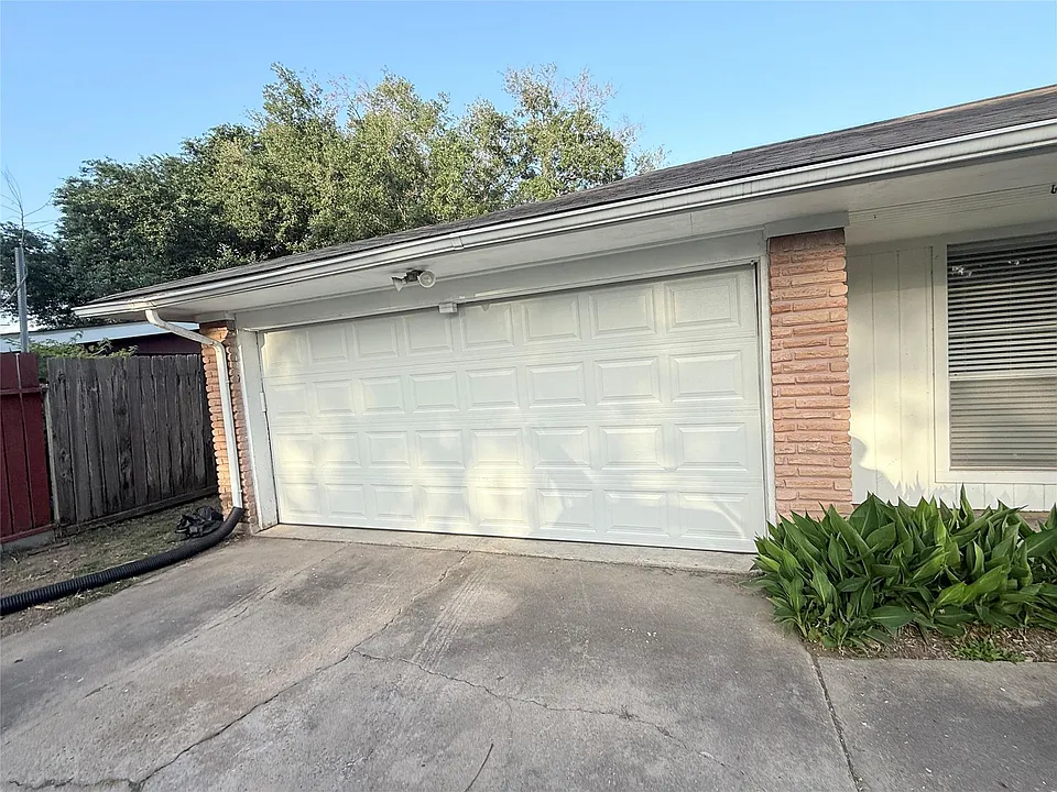 11119 Atwell Dr