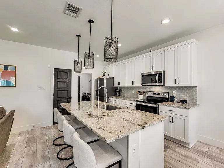 3001 Fernwood Ave — Photo 9