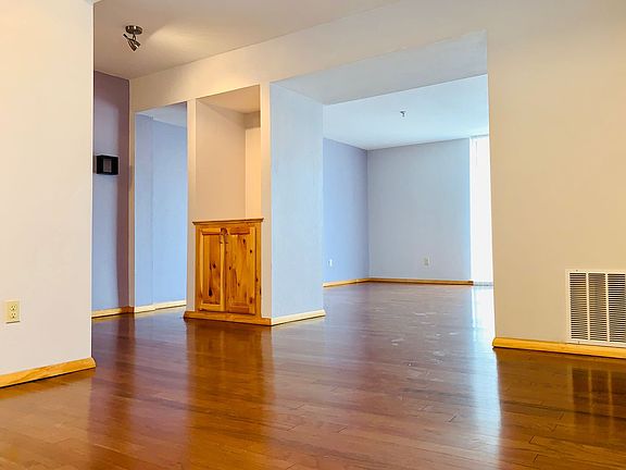 2nd image of 2720 N Robinson Ave APT 204
