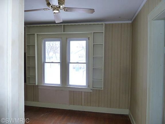 3rd image of 543 Storrs St SE