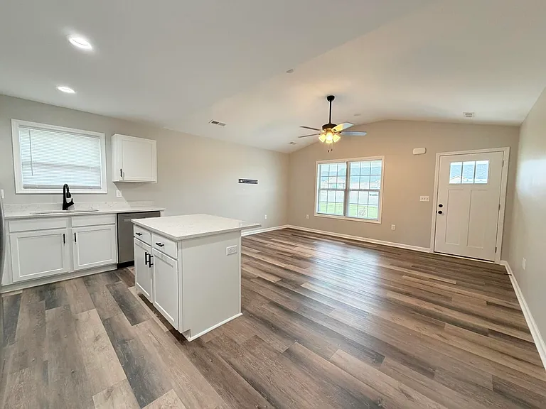 7016 Caravan Dr — Photo 6