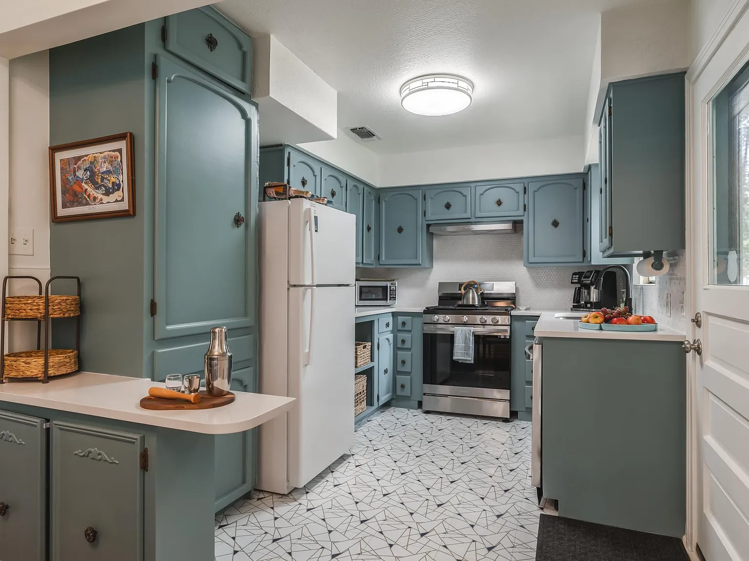 2 bed, 1013 sqft, $3,200 — Photo 2