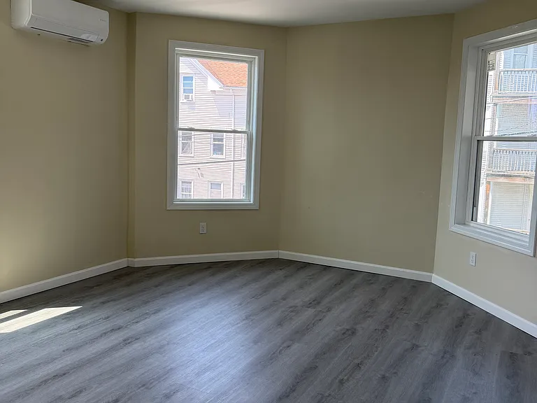 119 Florence St #2 — Photo 4