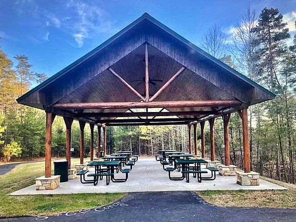 3rd image of 64 Runaway Bay Rd