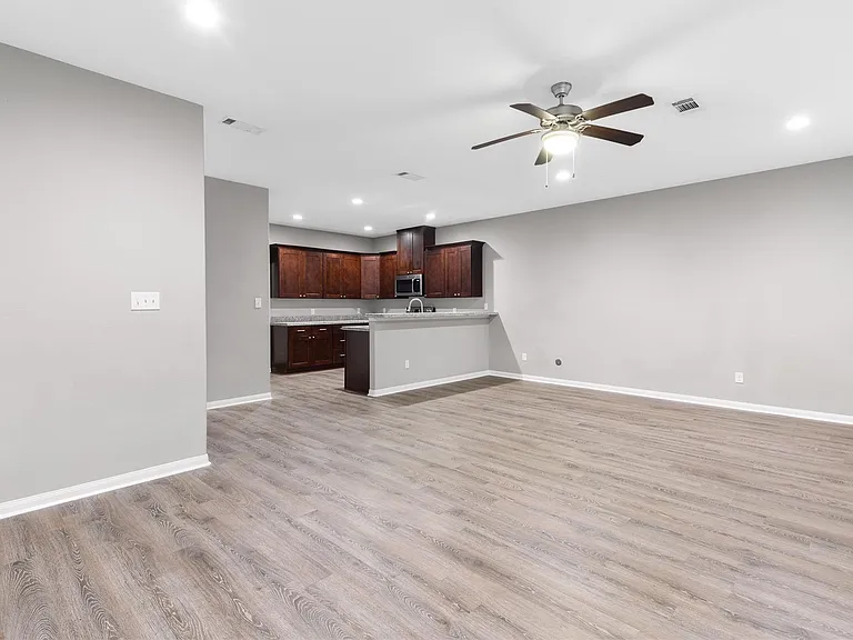 124 Artesian Way — Photo 7