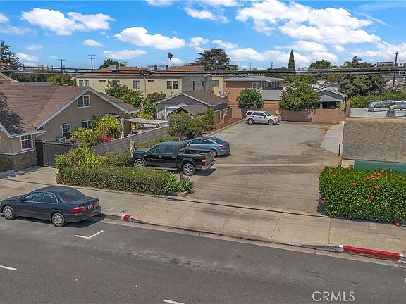 4th image of 9721 Flower St