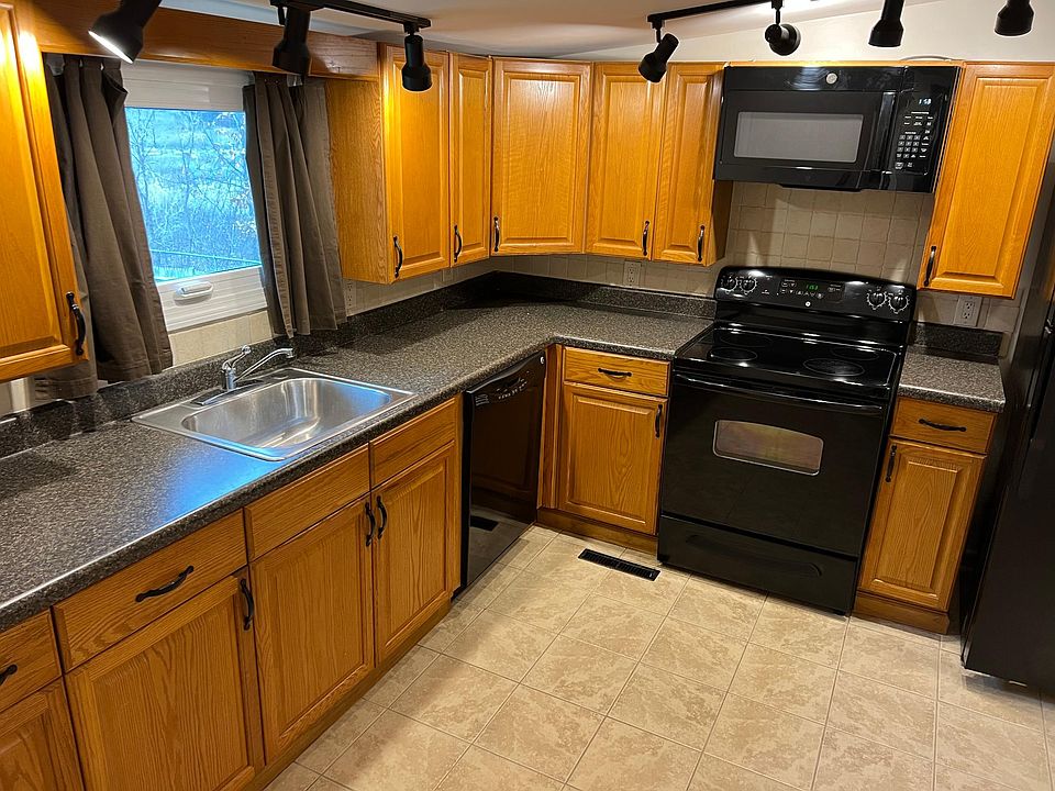 Fully Applianced with Newer Microwave! Range w/Oven, Dishwasher, and refrigerator!