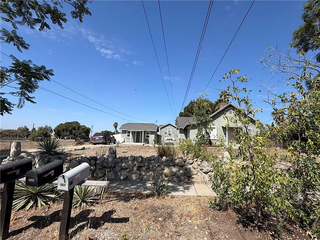 2 bed, 800 sqft, $1,950 — Photo 1