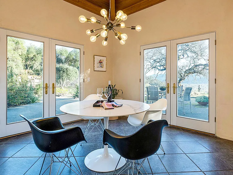 Kitchen Eating Area