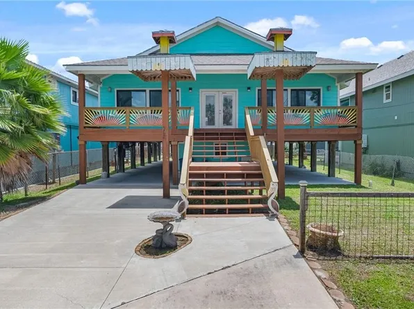 720 S Magnolia St, Rockport, TX 78382