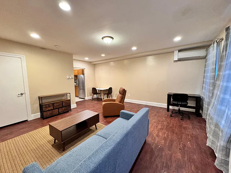 333 C St SE #B — Photo 1