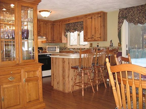 Kitchen w/dining area