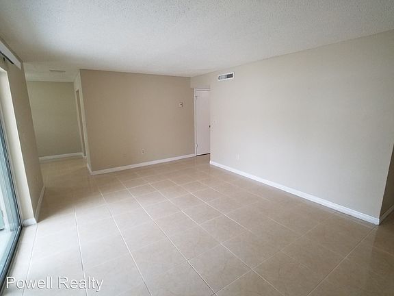 2nd image of 7210 N Manhattan Ave APT 1414