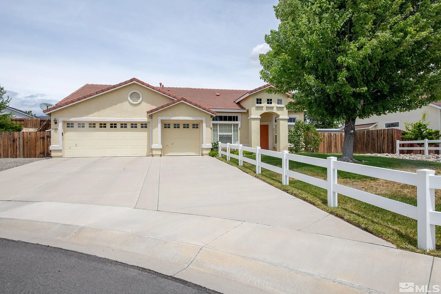 1028 Haywood Ct photo 1