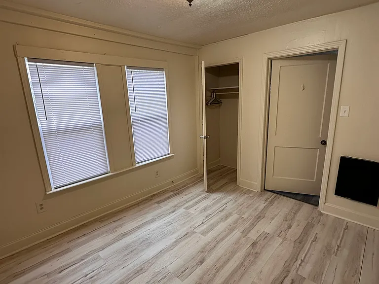 2093 N Ford St — Photo 2