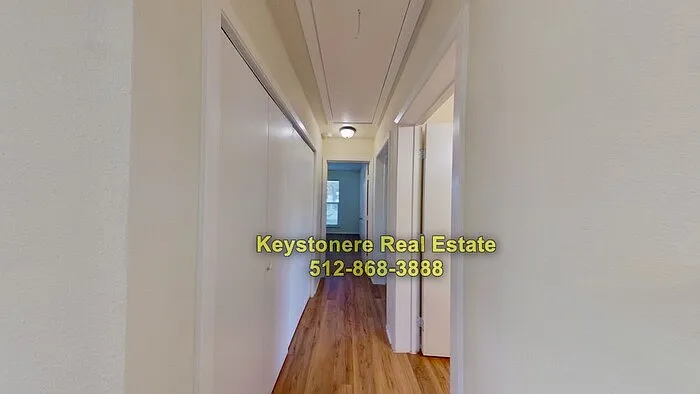501 N Lampasas St — Photo 11