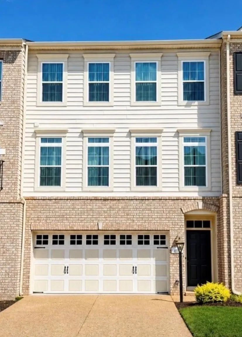 4 bed, 3.5 bath, 3051 sqft, $3,000 — Photo 1