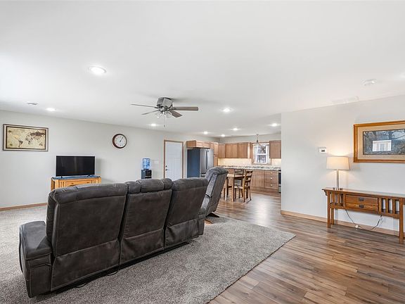 3rd image of 610 SE 1st St